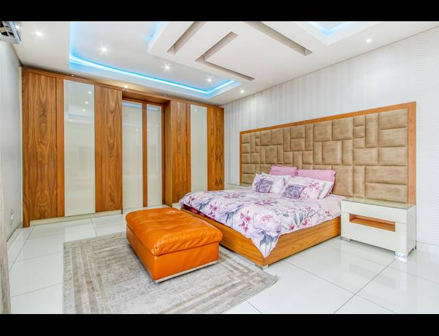 5 BEDROOM HOUSE FOR SALE IN HOUGHTON ESTATE
